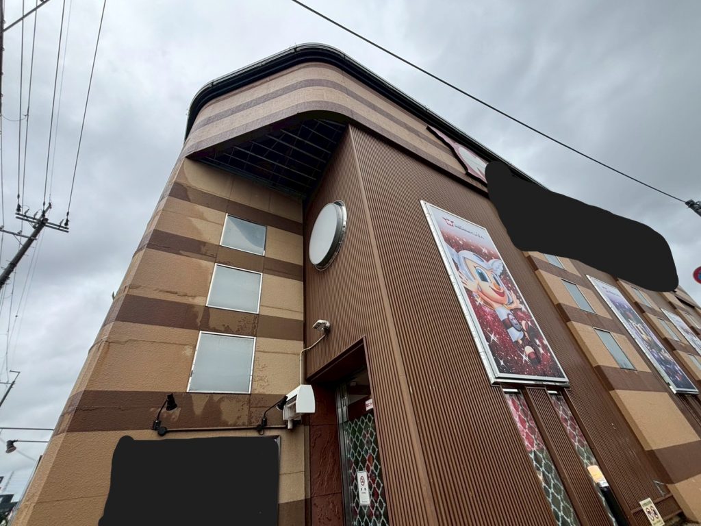 建物外観と外壁汚れ